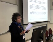 La professeure Louise Fontaine présente ses recherches sur le Sommet des femmes du CMA 2024. &mdash; Photo: Clint Bruce / Observatoire Nord/Sud
