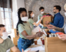 L’aide communautaire, au centre de la société. &mdash; PHOTO: Unsplash - Getty images