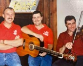 Le trio d'artistes qui se produisait chaque samedi après-midi au Doryman était composé à l'origine d'André LeBlanc, de Gélase Larade et de Donny LeBlanc. Cette formation s'est produite sans interruption tous les samedis après-midi pendant 20 ans! &mdash; PHOTO: Archives
