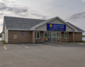Avec le projet de fusion, les membres de la Caisse Populaire Acadienne à Chéticamp auraient accès à un plus grand choix de produits ainsi qu’un réseau de services plus étendu. &mdash; Photo: Michel Soucy