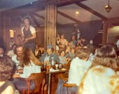 Une salle comble typique au Doryman lors d’une soirée dansante avec le groupe The Phantoms, il y a de nombreuses années.  &mdash; PHOTO: Archives