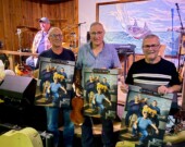 L’un des moments forts du gala du 60e anniversaire a été la remise à chaque membre – André LeBlanc, Donny LeBlanc et Gélase Larade – d’une photo encadrée du trio d’origine. &mdash; PHOTO: Rosie Aucoin-Grace