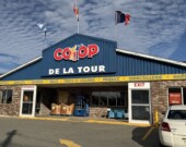 Le magasin Co-op De La Tour. &mdash; PHOTO: Ina Amirault