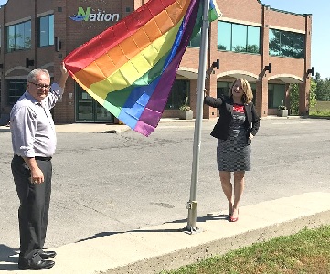 Le 15 juillet dernier, la municipalité de La Nation a effectué le lever du drapeau de la fierté devant l’hôtel de ville de La Nation — fournie