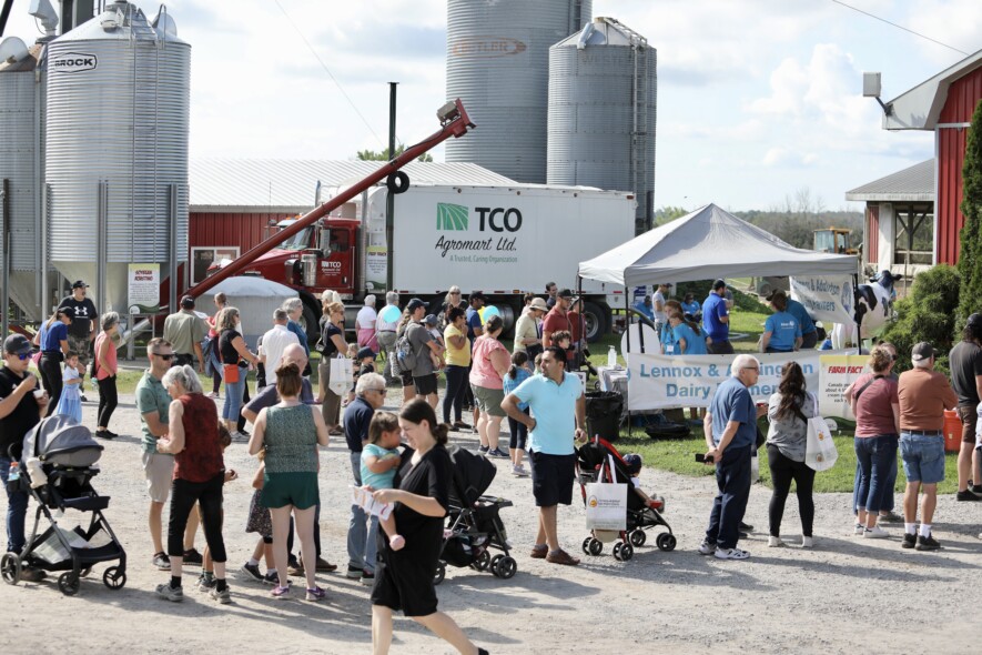 En 2023, 1 500 personnes se sont rendues à la ferme Ripplebrook de Napanee pour visiter la ferme et voir des dizaines d'expositions.  