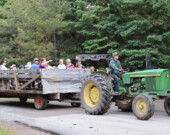 Les visiteurs de la Ferme Saunders doivent garder en tête qu'ils sont à la ferme et qu'on doit afficher un minimum de prudence.  