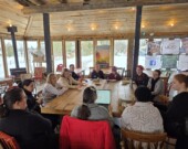 Un groupe d'agricultrices et de femmes oeuvrant dans des domaines connexes s'est réuni le 6 mars à Plantagenet pour discuter des défis auxuquels elles sont confrontées.  