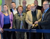 Les dignitaires ont procédé à la traditionnelle coupure du ruban pour inaugurer les nouveaux locaux du Campus Ottawa du Collège Boréal.  