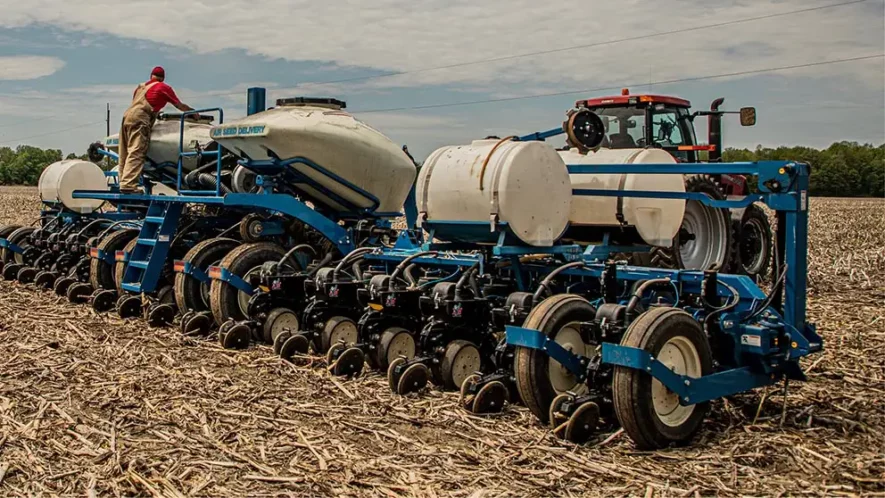 L'incertitude économique qui plane force les agriculteurs à revoir leurs choix de semences en 2025.  