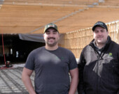Nicholas et Patrick Souligny, éleveurs de volaille à Saint-Isidore  
