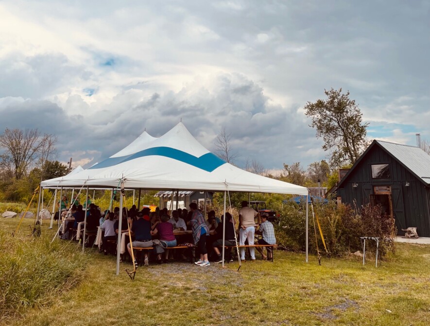Les convives ont pu partager une expérience culinaire à la ferme Springfield Farm Organics à Apple Hill.  