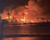 Au plus fort de l'incendie, tout le bâtiment était la proie des flammes.  &mdash; Photo: Caméra de nuit.