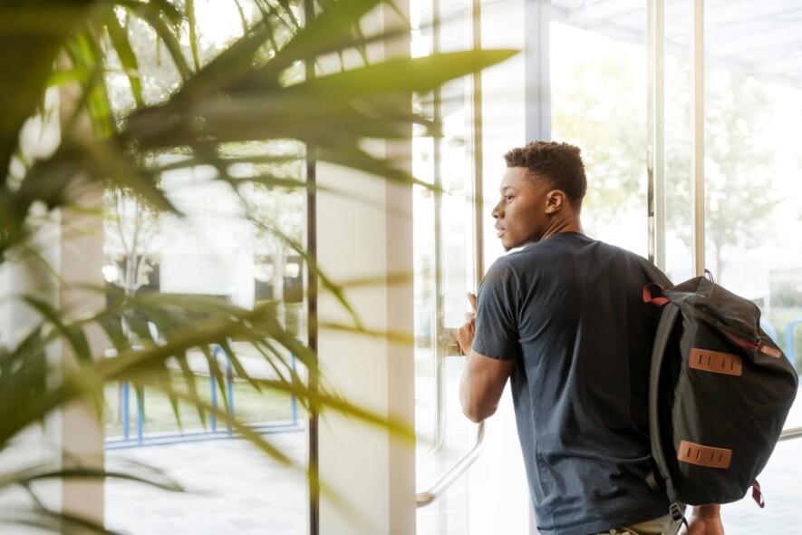 Les étudiants étrangers risquent de se faire moins nombreux dans les collèges canadiens en raison du resserrement des règles d'immigration.  &mdash; Photo: Image Pexels. 