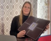 À la suite de mon départ comme directrice générale de l'UCFO et éditrice d’Agricom en 2008, ma belle-mère m'avait offert deux beaux cartables où elle avait regroupé les articles que j’avais écrits dans Agricom. Je les feuillette de temps en temps.    