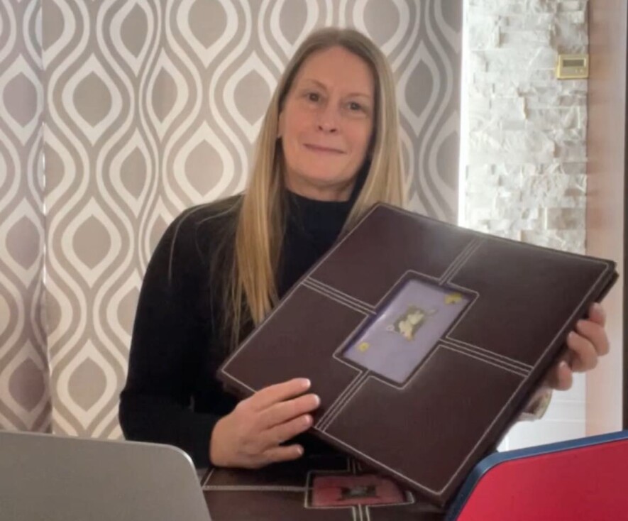 À la suite de mon départ comme directrice générale de l'UCFO et éditrice d’Agricom en 2008, ma belle-mère m'avait offert deux beaux cartables où elle avait regroupé les articles que j’avais écrits dans Agricom. Je les feuillette de temps en temps.    