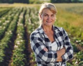 Les trois principaux enjeux pour les agricultrices francophones, tels qu'identifiés par le projet ÉGALES, sont l’accès inégal au financement et à la propriété, l’invisibilisation dans les statistiques et les politiques et un soutien limité à la formation et au mentorat.
 &mdash; PHOTO : Envato