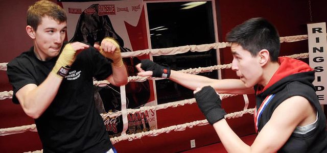 On ne pratique pas que sur des cibles, il y a aussi des « face à face » chez Yukon Boxing. Photo fournie  