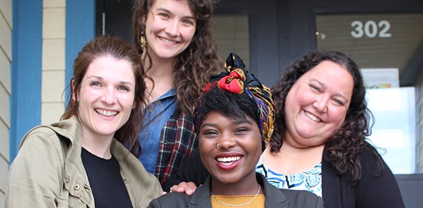 Julie Nielsen, vice-présidente, Véronique Lachance, conseillère, Paige Galette, présidente et Jocelyne Isabelle, directrice par intérim de l’organisme Les EssentiElles. Photo : Marie-Hélène Comeau  