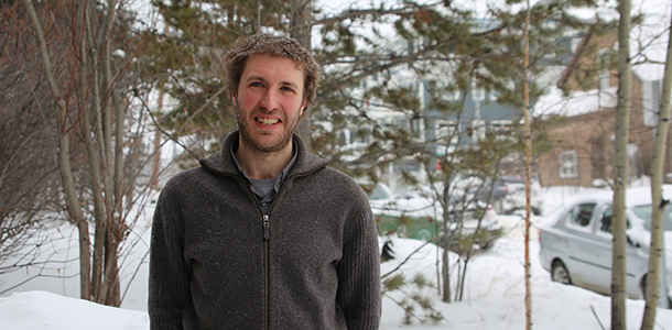 Selon Bastien Ipas, technicien en santé animale pour le Gouvernement du Yukon. Il estime qu’au Yukon l’industrie de l’élevage est en plein développement et, contrairement à la même industrie de son pays d’origine, ici, elle concerne surtout des petites exploitations.
Photo : Maryne Dumaine  