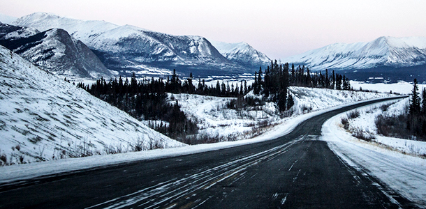 L’autoroute de l’Alaska, malgré sa splendeur, est l’une des routes les plus mortelles du Yukon.
Photo : Marie Mounier  