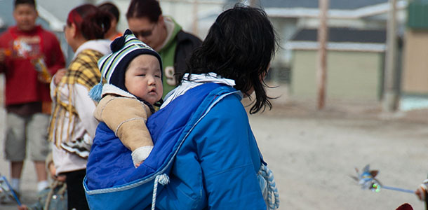 L’exposition à certains polluants organiques chez les femmes enceintes inuites du Nunavik est deux fois plus élevée que celle mesurée dans un échantillon représentatif de Canadiennes du même groupe d’âge.
Photo : Nelly Guidici  