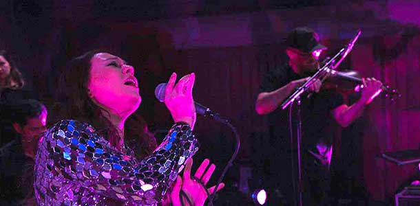 Le documentaire Ever Deadly (Chasseuse
de son) qui met en lumière les multiples
facettes de l’artiste Tanya Tagaq sera présenté au Festival international du film de Toronto en septembre 2022. Photo : Courtoisie ONF.  