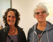 Depuis plus de dix ans, Christine Marchand et Clémence Roy travaillent à temps plein en francisation à l’École Émilie-Tremblay. En
juin 2021, toutes deux prenaient leur retraite et laissaient la place à Manon Aubert et Caroline Thibault. Photo : Maryne Dumaine.  