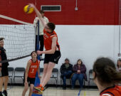 L’équipe Mercier A junior lors d’un match du championnat yukonnais de volley-ball. &mdash; Photo : fournie