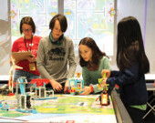 L’équipe RAM, composée de William Blais, Mathis Kwan-Teau et Samuel Tatsumi ont augmenté la vitesse de leur robot pendant la compétition pour tenter de compléter plus de missions. &mdash; Photo : Laurie Trottier