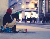 Statistique Canada distingue deux types d’itinérance : l’itinérance sans-abri et l’itinérance cachée, qui désigne les personnes qui n’ont pas de domicile fixe, mais qui habitent temporairement chez des connaissances. &mdash; Photo : Ev – Unsplash