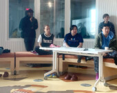 Sept des huit participant·e·s qui ont pu assister au sommet sont réuni·e·s pour suivre un atelier sur le changement climatique. &mdash; Photo : Courtoisie Ecology North