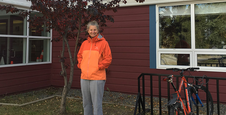 Quatrième génération de professeures dans sa famille, Marie-Hélène Gagné suit les pas de ses aïeules et forge son propre héritage dans l’enseignement francophone au Yukon. &mdash; Photo : Rébecca Fico