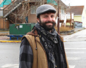 Benoit Labranche, alias Benny Le Hobbit sur scène, est DJ et se produit sur différentes scènes au Yukon depuis 10 ans. &mdash; Photo : Gwendoline Le Bomin