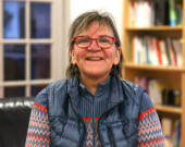 Sylvie Binette est au Yukon depuis près de 38 ans. Elle est arrivée en 1985 et a participé à la création de la Société d'histoire francophone du Yukon en 2021.  &mdash; Photo : Manon Touffet