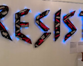 L’exposition, intitulée Le pouvoir des petits actes de résistance, sera visible à la galerie Arts Underground jusqu’au 27 novembre. Cette exposition a été conçue dans le cadre de la campagne « 16 jours pour mettre fin à la violence fondée sur le genre ». &mdash; Photo : Gwendoline Le Bomin
