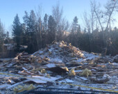 Une explosion s’est produite tôt le matin le 14 novembre dans le quartier Riverdale, à Whitehorse. Une personne est décédée à la suite de l’explosion et une autre a été transportée à l’hôpital avec des blessures graves. Plusieurs des maisons voisines ont dû être évacuées suite à l’explosion. &mdash; Photo : Maryne Dumaine