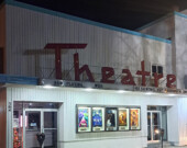 Florian Bosc, membre de la communauté francophone, a lancé une pétition en novembre dernier pour réclamer une plus grande variété dans la programmation au cinéma de Whitehorse. Il souhaiterait voir si son objectif pourrait être bénéfique à d’autres membres de la communauté. Il décrit sa pétition plutôt comme un « sondage ». &mdash; Photo : Rébecca Fico