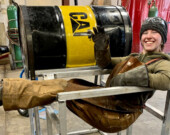 Avant d’assister son père dans le programme Women of Steel, Lori Tweddel a travaillé pour Kluane Drilling. &mdash; Photo : Fournie