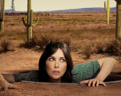 C’est maintenant au tour de Jenny (Maxim Roy) de s’aventurer dans le tunnel de son sous-sol pour tenter de trouver un sens à sa vie. &mdash; Photo : Unis TV