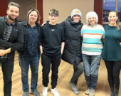 Les participants et participantes au premier atelier de jeu animé par l’équipe de Théâtre Parminou.  &mdash; Photo : Fournie