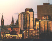 Ottawa jouit d’un statut particulier. Depuis 2017, une loi provinciale impose le bilinguisme à la capitale fédérale. &mdash; Photo : Robbie Palmer – Unsplash