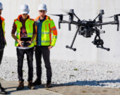 « Ce n’est pas parce que le drone décolle qu’il ne faut pas se poser de questions! Il y a plein de trucs à connaître et il y a peut-être de la méconnaissance qui pourrait vite être contrecarrée par une formation. Même une personne avec un drone de moins de 250 grammes pourrait la passer si elle était offerte à un prix plus attractif. Cette personne-là aurait une meilleure connaissance du milieu qui l’entoure, pour prendre conscience des risques et de la responsabilité que représente le fait de faire voler un drone », résume Vincent Bonnay. &mdash; Photo : Airlink Consulting