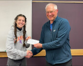 Isabelle Thériault, étudiante en environnement à l’Université du Yukon, a reçu une bourse d’études de 500 $ de la part Yukon Bird Club, destinée à encourager les jeunes étudiants et étudiantes prometteurs et prometteuses.
Photo : Fournie &mdash; Photo : Lena Ware