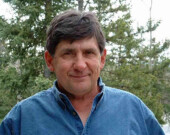 En dehors de ses fonctions de président à l’AFY, Raymond Charbonneau travaillait dans le domaine de la construction (sur la photo, Raymond au début des années 2000). &mdash; Photo : Fournie