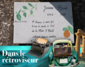 Une plaque sur la tombe de Jeanne Barret rappelle son exploit. &mdash; Photo : Polymagou, Wikimedia Commons, partage dans les mêmes conditions 4,0 international