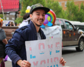 Andrew Bay, responsable des communications pour Queer Yukon. &mdash; Photo : Fournie