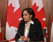 La présidente du Conseil du Trésor, Anita Anand, a affirmé en comité que les règlements d’application de plusieurs parties de la Loi sur les langues officielles seront pris «avant mars 2025». &mdash; Photo : Chantallya Louis – Francopresse
