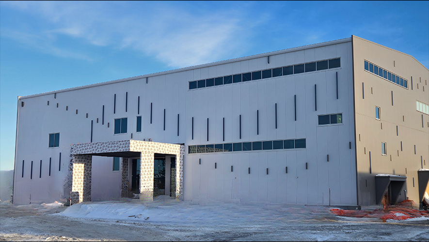 Le bâtiment qui accueillera les installations de Climb Yukon et du club de gymnastique Polarettes est en construction sur la voie Goddard de Whistle Bend. &mdash; Photo : Climb Yukon