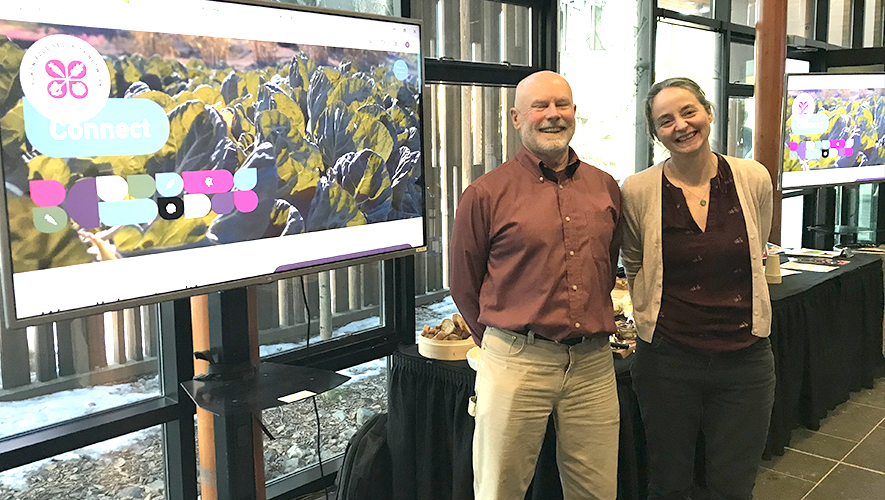 Le 23 janvier dernier, le Réseau pour la sécurité alimentaire du Yukon lançait son nouveau site Web. Sur la photo, David Whiteside et Michelle Watson, respectivement membre du comité de pilotage et coordinatrice du Réseau. &mdash; Photo : Michel Duteau