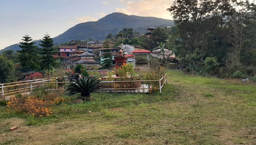 Le petit village de Besisahar sur « la mauvaise colline. » &mdash; Photo : Xavier Racine